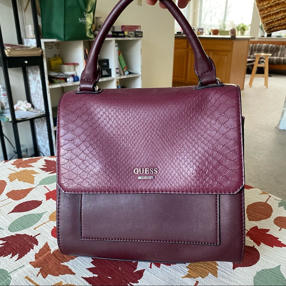 GUESS classy snakeskin hand purse